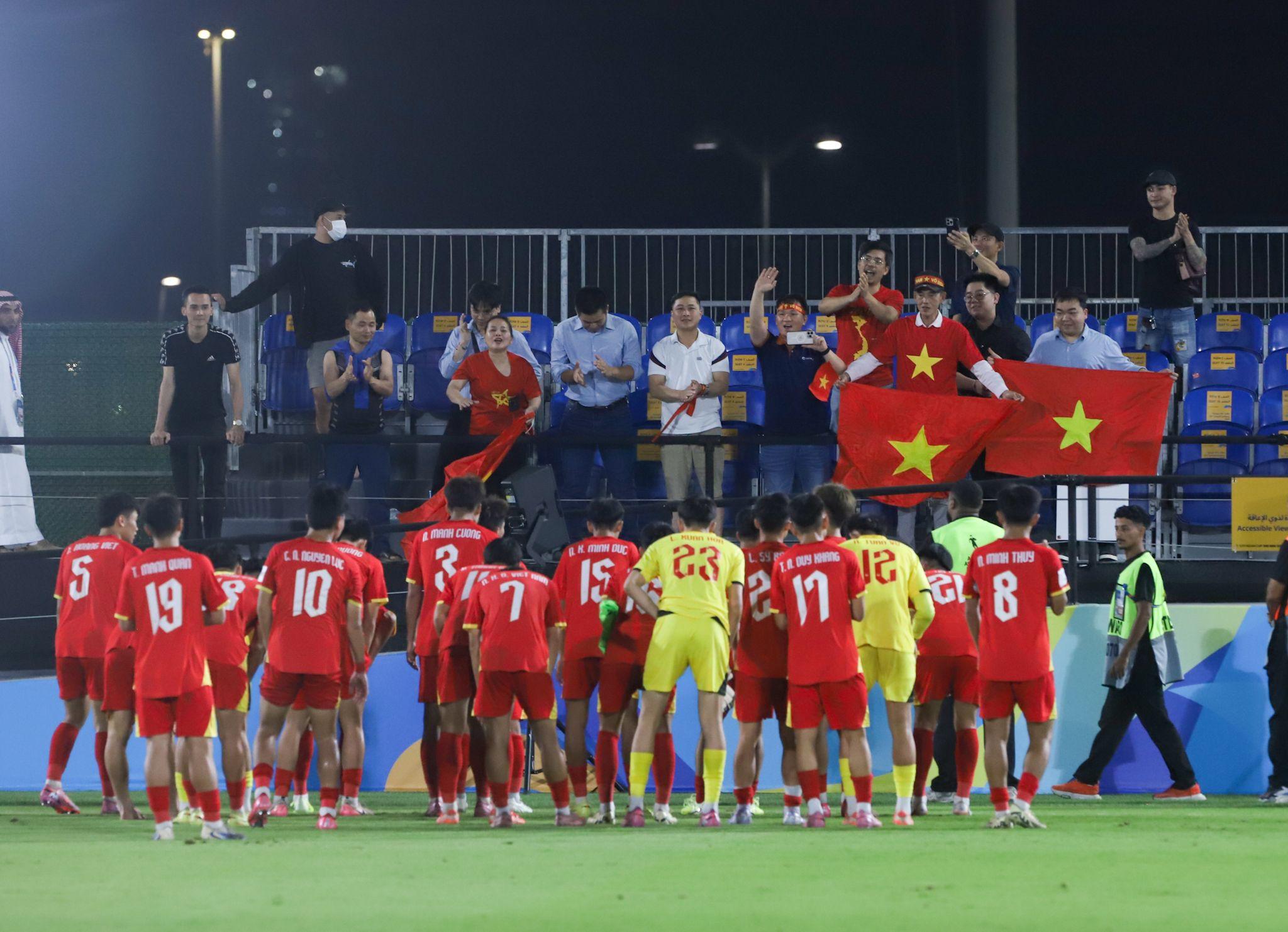 Drama tragis mewarnai kekalahan Vietnam di Piala Asia U17 2026. Sempat unggul satu gol, Vietnam justru kebobolan empat gol oleh Korea Selatan di 10 menit terakhir laga, Senin (11/5/2026).