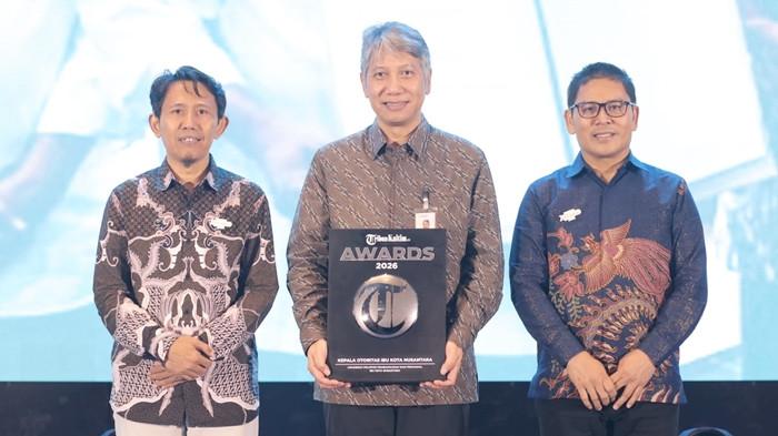 TRIBUN KALTIM AWARD - Sekretaris OIKN, Bimo Adi Nursanthyasto mewakili Kepala Otorita Ibu Kota Nusantara (OIKN), Basuki Hadimuljono saat menerima penghargaan Tribun Kaltim Award 2026.