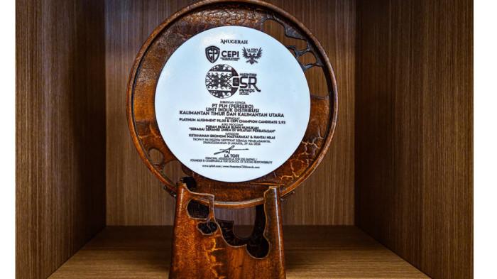 31072026 trofi Nusantara CSR Awards 2026 yang diraih PLN UID Kaltimra
