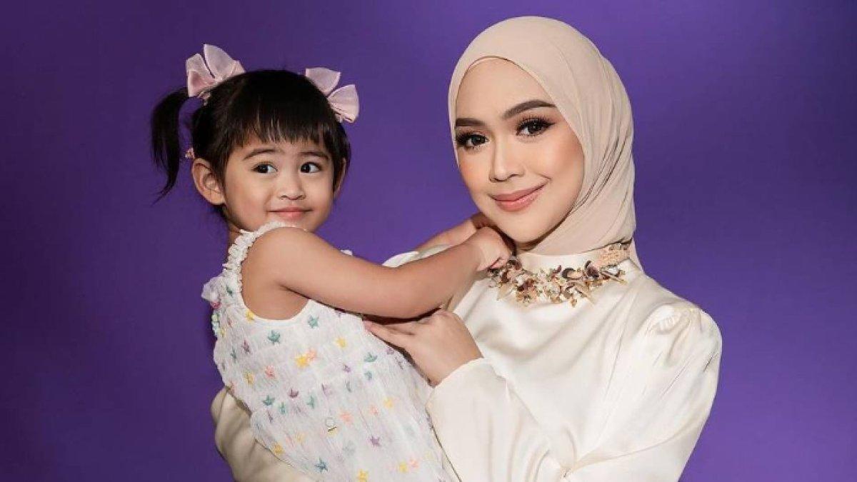 Meski Moana tetap punya figur ayah, Ria Ricis tak menampik tetap punya kesusahan dalam membesarkan Moana seorang diri.