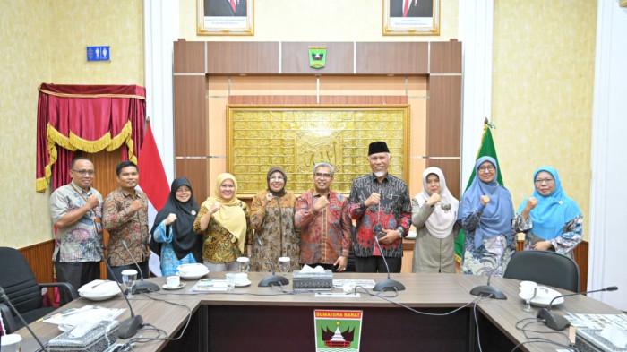 AUDIENSI- Gubernur Sumbar Mahyeldi Ansharullah bersama jajaran FMIPA Universitas Andalas di Istana Gubernuran, Kamis (30/7/2026).