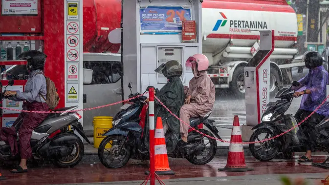 Harga BBM di Pertamina (DEVI RAHMAN/AFP)