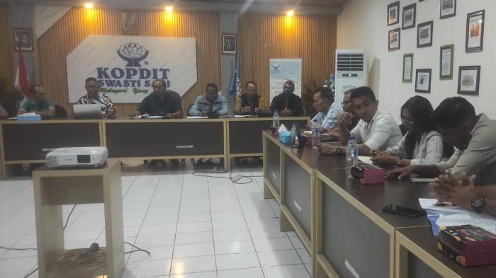 Tim kuasa hukum KSP Kopdit Swasti Sari hadir dalam jumpa pers di Kantor Pusat KSP Kopdit Swasti Sari