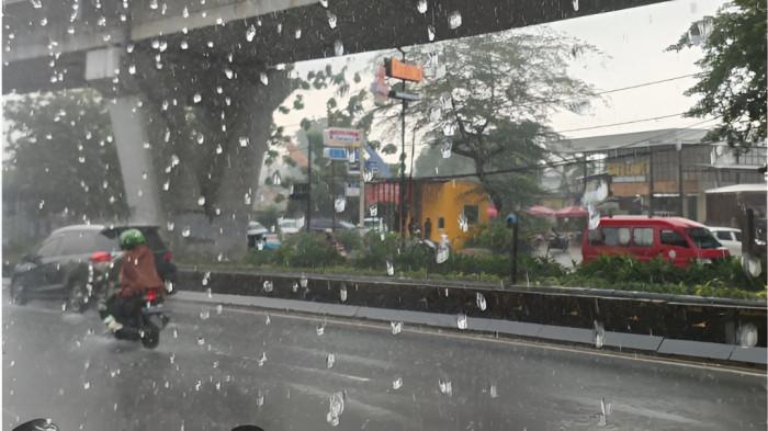 HUJAN PAGI HARI- Ilustrasi sebuah kawasan yang dilanda hujan lebat pada pagi hari. Aktivitas warga sedikit terhambat karena curah hujan yang tinggi.