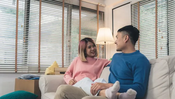 Menumbuhkan cinta yang abadi, perhatian, kasih sayang, pengertian satu sama lain dapat didapatkan dengan melakukan deep talk bersama pasangan. (Sumber: Freepik/tirachardz).