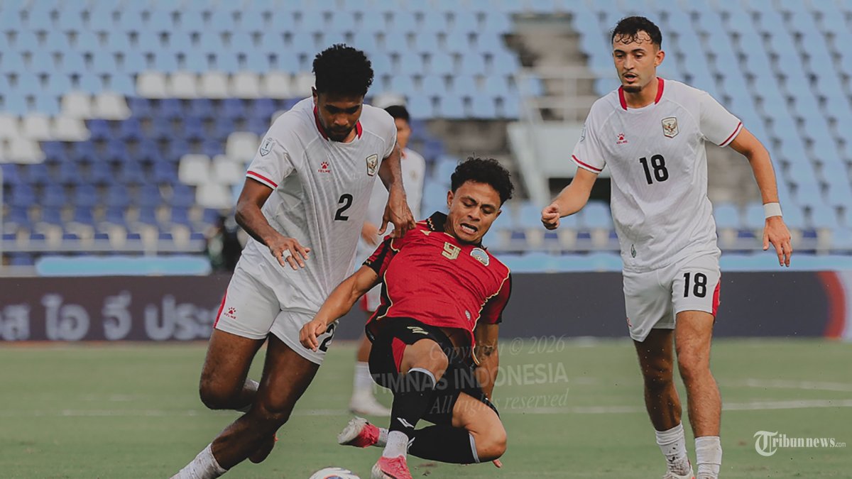 PIMPIN KLASEMEN - Duel pesepak bola Timnas Indonesia dengan pesepak bola Timor Leste pada pertandingan Grup A Piala AFF 2026 di Stadion Chonburi, Thailand, pada Jumat (31/7/2026). Timnas Indonesia berhasil menjungkalkan Timor Leste dengan skor telak 3-0 dan memimpin klasemen sementara Grup A. TRIBUNNEWS/HO/PSSI GS