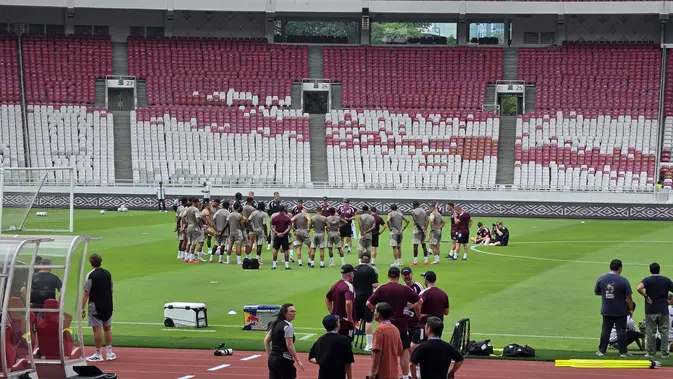 Suasana latihan Aston Villa di GBK (Liputan6.com/Thoma