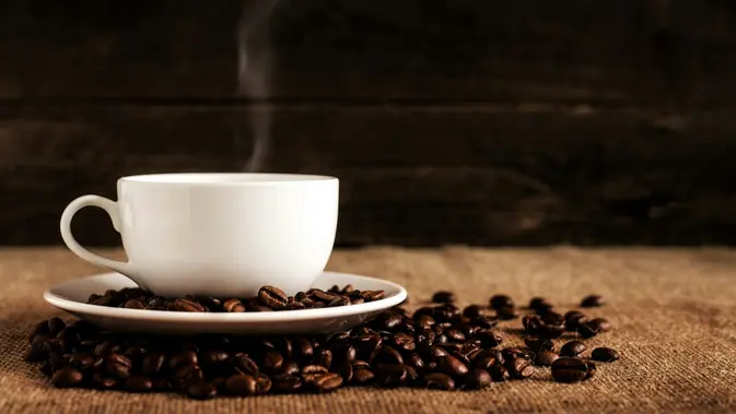 Kopi dan Minuman Berkafein Tinggi. (Gambar: Mike Kenneally/Unsplash)