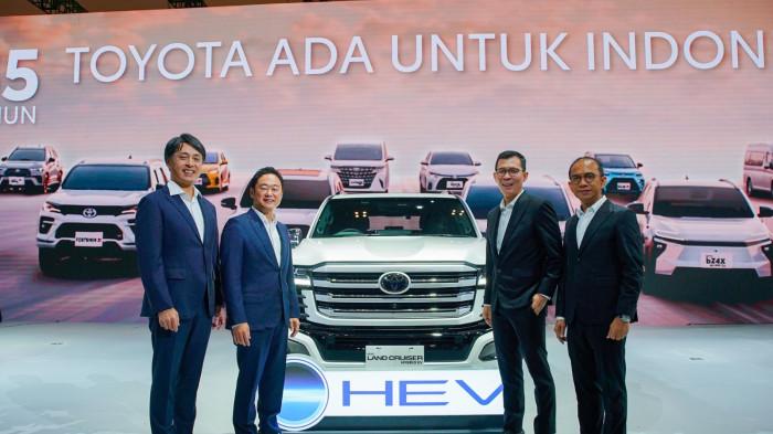 PT Toyota-Astra Motor (TAM) menghadirkan model terbaru kendaraan elektrifikasi (xEV) pada ajang Gaikindo Indonesia International Auto Show (GIIAS) 2026 di Indonesia Convention Exhibition (ICE) BSD City, Tangerang, Rabu (29/7/2026).