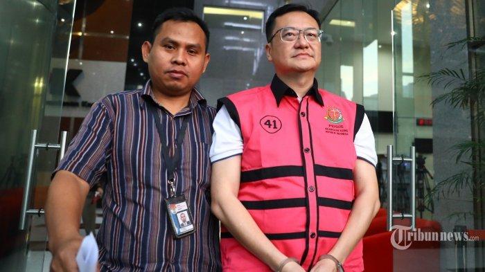 Tersangka Komisaris PT Hanson International, Benny Tjokrosaputro usai menjalani pemeriksaan di Gedung KPK, Jakarta Selatan, Selasa (21/1/2020).