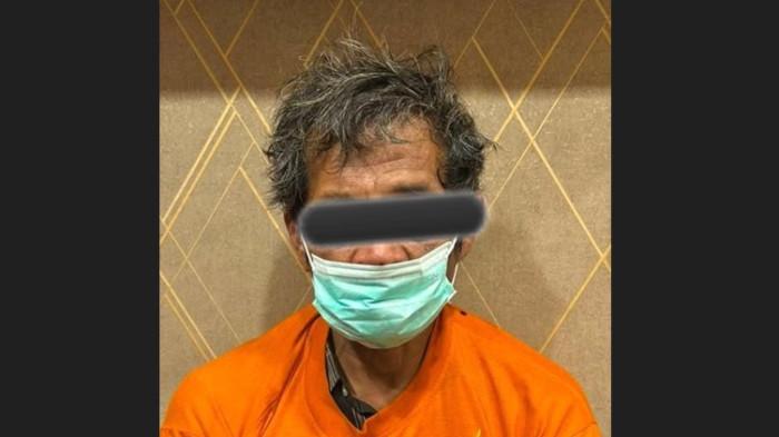 Tampang KT, kakek 60 tahun tikam AJ Sembiring hingga tewas di Plaza Kabanjahe, Kecamatan Kabanjahe, Kamis (30/7/2026). Polisi masih menutup rapat-rapat dugaan motif pembunuhan yang menggegerkan warga, maupun pedagang di lokasi.