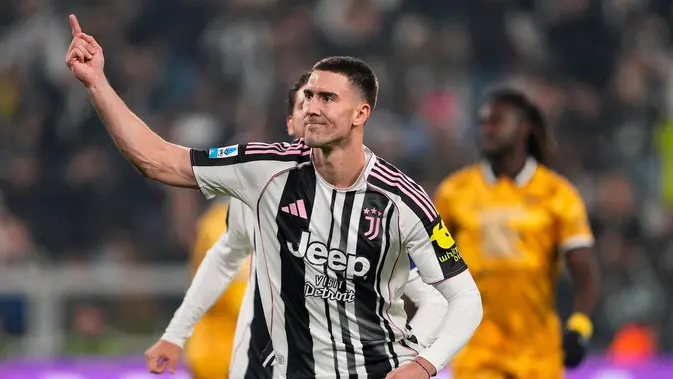 Dusan Vlahovic merayakan gol pertama Juventus dalam laga Serie A antara Juventus dan Udinese di Turin, Italia, Rabu, 29 Oktober 2025. (Fabio Ferrari/LaPresse via AP)