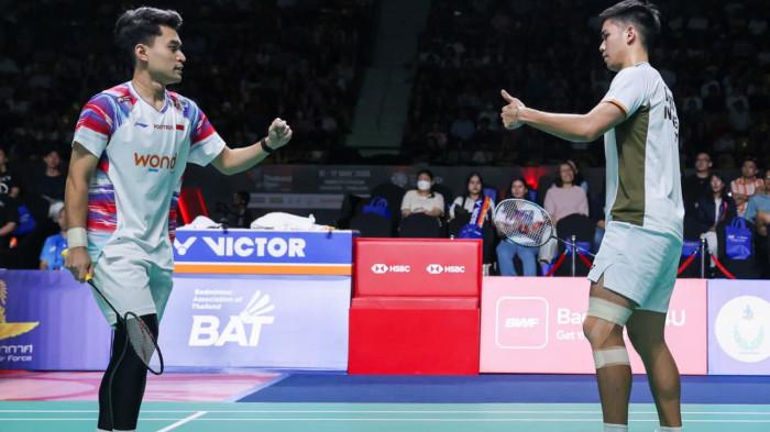 KEJUARAAN BULU TANGKIS - Leo Rolly Carnando/Daniel Marthin sukses meraih gelar juara Thailand Open 2026 setelah menumbangkan pasangan India Satwiksairaj Rankireddy/Chirag Shetty dengan skor 21-12, 25-23 di Nimibutr Stadium, Bangkok, Minggu (17/5/2026).