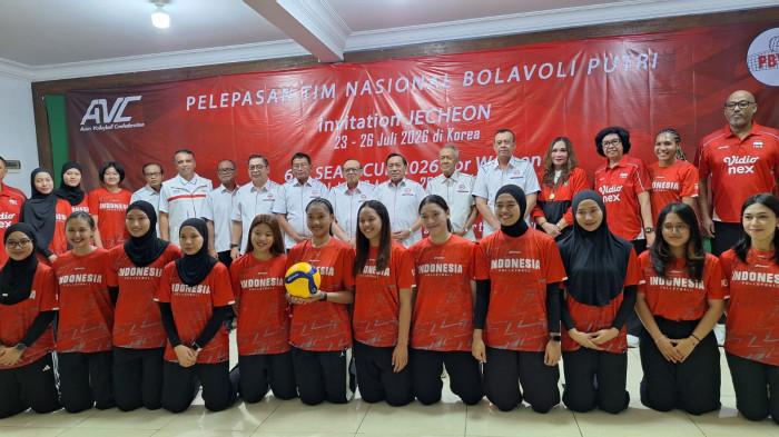 PELEPASAN TIMNAS VOLI PUTRI -  Pelepasan Timnas Voli Putri Indoensia yang akan mengikuti pertandingan persahabatan dengan Korea Selatan dan lanjut tampil pada  kejuaraan  SEA V Cup 2026 yang digelar di Vietnam pada 31 Juli-2 Agustus dan berlanjut di Thailand pada 7-9 Agustus. Padepokan Voli Jenderal Kunarto, Sentul, Bogor, Minggu (19/6/2026). Tribunnews/Abdul Majid 