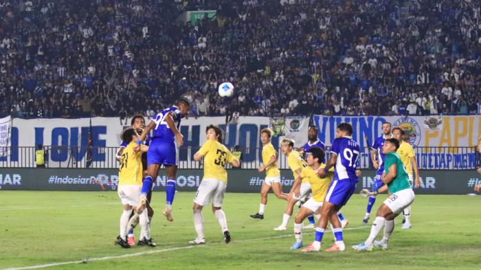 PERSIB menyapu bersih tiga kemenangan di fase Grup A Piala Presiden 2026 setelah mengalahkan Tampines Rovers 1-0 di Stadion Si Jalak Harupat Kabupaten Bandung, Jumat, 31 Juli 2026. Gol PERSIB dicetak Balsa Sekulic pada menit 82.