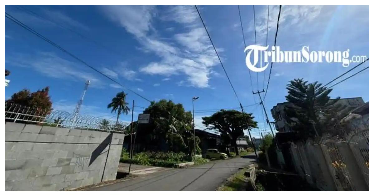 PANTAUAN CUACA - Cuaca berawan di Kota Sorong, Papua Barat Daya, Senin, (25/5/2026). Foto diambil di Gank Gunung Rinjani, Kampung Baru, Kota Sorong, pukul 09.02 WIT. Kota Sorong, Provinsi Papua Barat Daya diprakirakan berawan hingga hujan pada Kamis (18/6/2026).