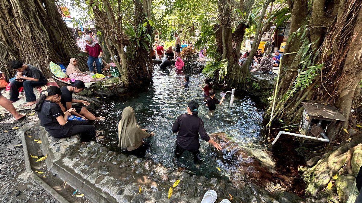 WISATA DI KLATEN - Suasana Umbul Kemanten, Kecamatan Polanharjo, Klaten saat libur Lebaran 1447 H/2026.