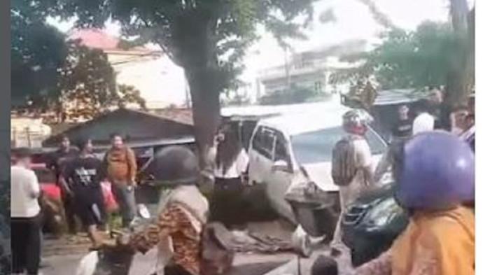 Kecelakaan di kawasan depan RS Mitra, Kotabaru, Kota Jambi.Kecelakaan ini terjadi pada Jumat (31/6/2026) siang.