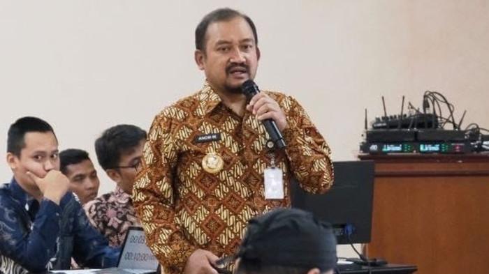 TERJARING OTT KPK - Anom Widiyantoro di Gedung Badan Pengembangan Sumber Daya Manusia Daerah (BPSDMD) Provinsi Jawa Tengah, Rabu (26/11/2025). Kasus yang menjerat Bupati Pemalang, Anom Widiyantoro diduga berkaitan erat dengan dua praktik korupsi sekaligus di Pemkab Pemalang, yakni penerimaan komitmen proyek dan jual beli jabatan.