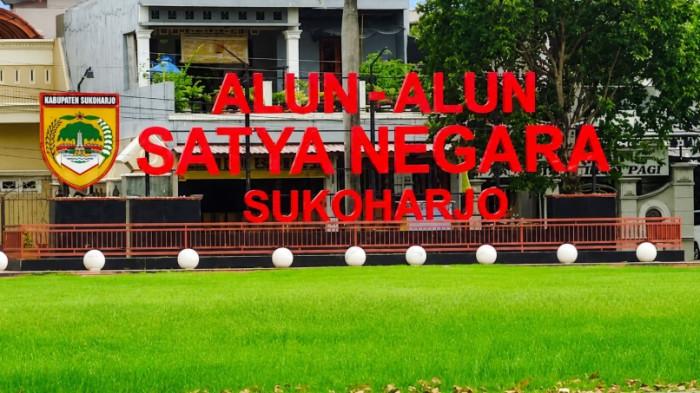 ALUN-ALUN SUKOHARJo - Tulisan Alun-alun Satya Negara di Sukoharjo, Jawa Tengah, berlokasi di Denokan, Jetis, Kec. Sukoharjo, Kabupaten Sukoharjo, Jawa Tengah