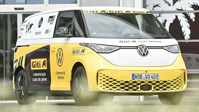 VW Buzz dan ban Giti yang dipakai untuk memecahkan rekor dunia sejauh 80.000 kilometer (Giti) VW Buzz dan ban Giti yang dipakai untuk memecahkan rekor dunia sejauh 80.000 kilometer (Giti)