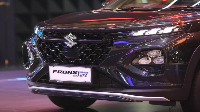 New Black Front Grille Garnish pada Suzuki Fronx SGX Hybrid Kuro (1)