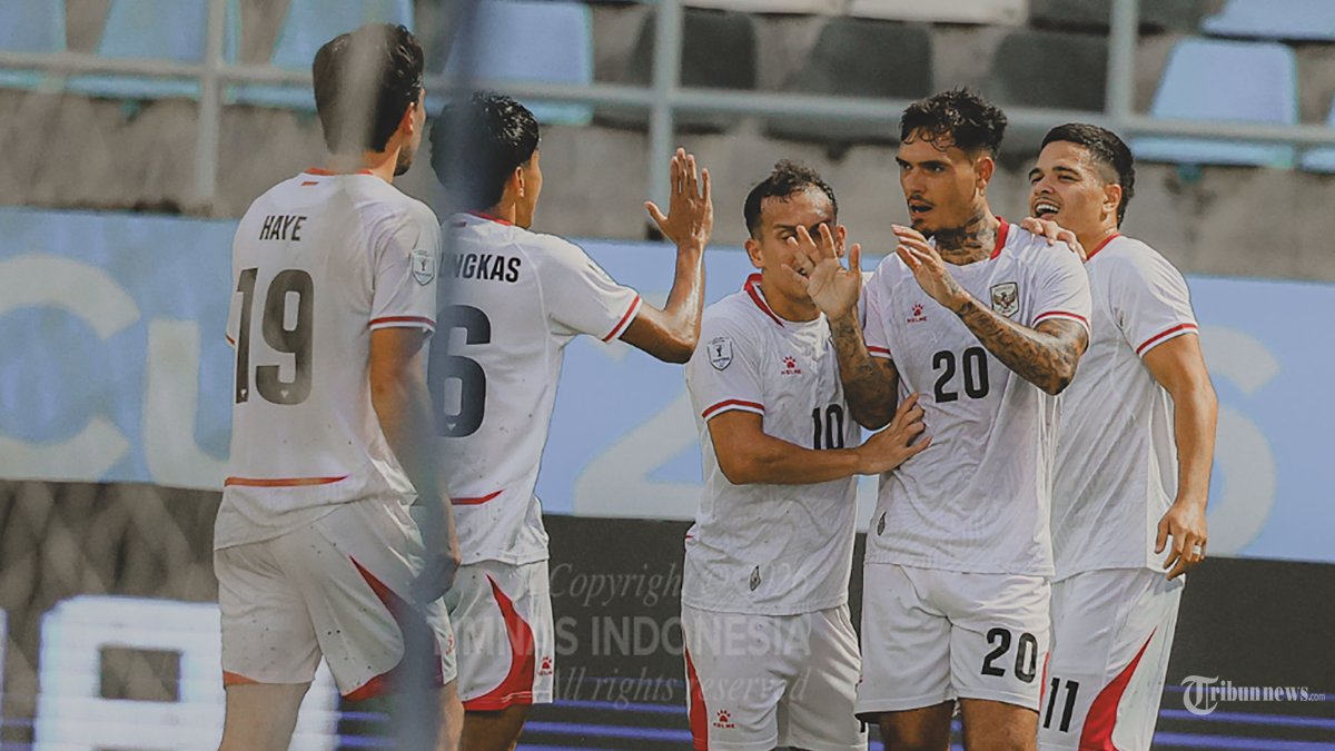 PIMPIN KLASEMEN - Selebrasi pesepak bola Timnas Indonesia usai menjebol gawang Timor Leste pada pertandingan Grup A Piala AFF 2026 di Stadion Chonburi, Thailand, pada Jumat (31/7/2026). Timnas Indonesia berhasil menjungkalkan Timor Leste dengan skor telak 3-0 dan memimpin klasemen sementara Grup A. TRIBUNNEWS/HO/PSSI GS