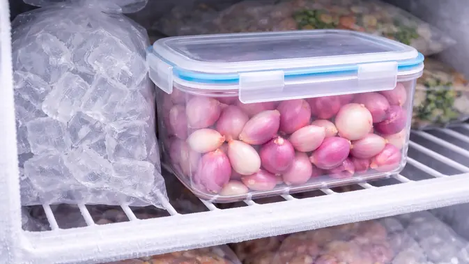 Cara Menyimpan Bawang Kupas (AI Generated) Cara Menyimpan Bawang Kupas (AI Generated)