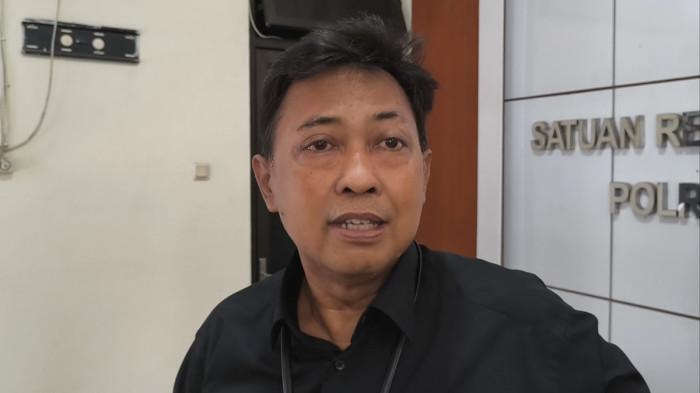 DAMPINGI KORBAN - Advokat Catur Andi mendampingi A, siswa MTs korban perundungan, saat dimintai keterangan di Unit PPA Satreskrim Polresta Pati, Minggu (2/8/2026).
