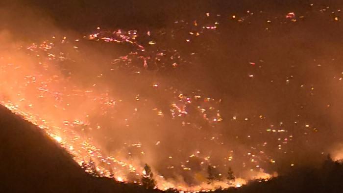 KARHUTLA MITRA - Kebakaran di kawasan hutan lindung Gunung Soputan, Kabupaten Minahasa Tenggara (Mitra), Sulut, Minggu (2/8/2026). Hingga Minggu malam sudah seratusan hektar yang dilalap api.