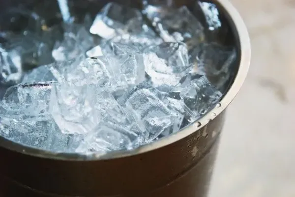 es batu Ice cube trays