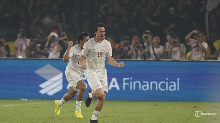 Selebrasi pesepak bola Timnas Indonesia Thom Haye usai mencetak gola ke gawang Filipina saat pertandingan Kualifikasi Piala Dunia 2026 zona Asia di Stadion Utama Gelora Bung Karno (SUGBK), Jakarta