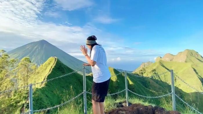 PRAKIRAAN CUACA FLORES - Pesona keindahan Bukit Watunariwowo atau Bukit Avatar di Bajawa, Kabupaten Ngada, Pulau Flores, Nusa Tenggara Timur.  TRIBUNFLORES.COM/HO-IG ELTIN JUWITA