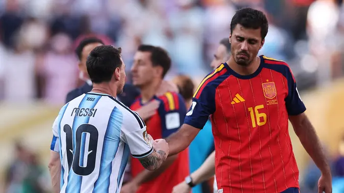 Lionel Messi dan Rodri di final Piala Dunia 2026. (AFP/Carl Recine)