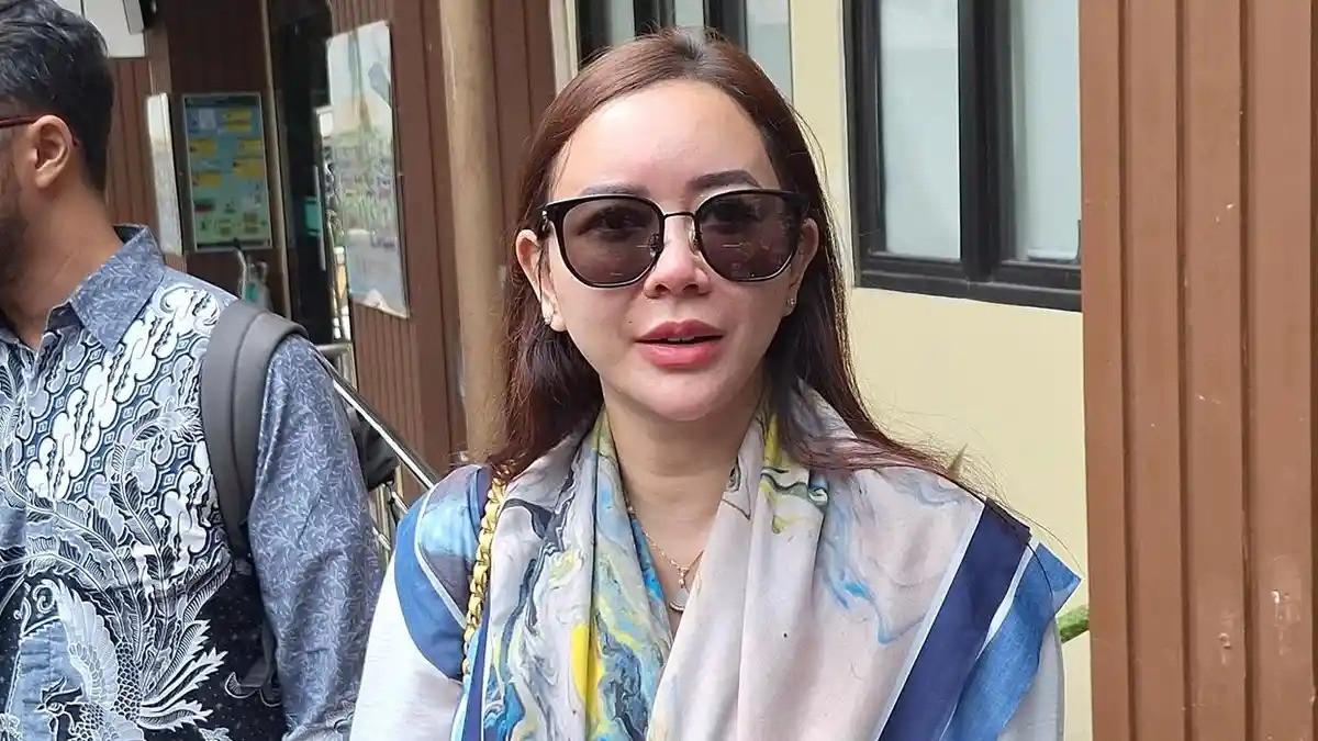PUNYA PACAR - Penyanyi Aura Kasih mengaku sudah memiliki kekasih setelah lima tahun menyandang status janda. Aura Kasih mendatangi Pengadilan Agama Jakarta Selatan, Selasa (9/12/2025).