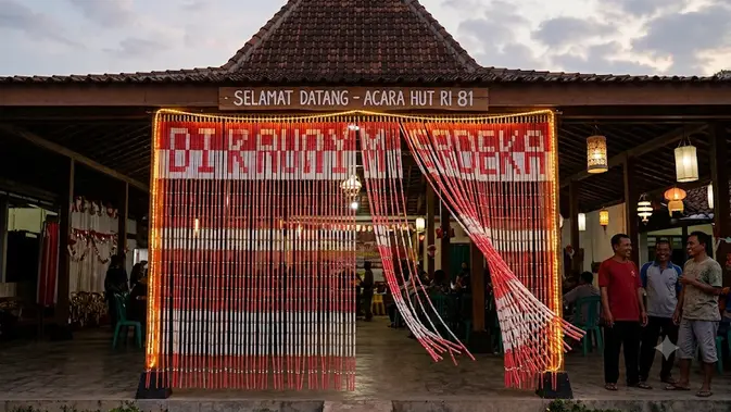 Tirai Merah Putih dari Sedotan Bekas (AI Generated)