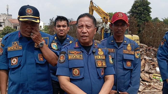 Kepala Sudin Penanggulangan Kebakaran dan Penyelamatan Jakarta Timur, Muchtar Zakaria saat memberikan keterangan, Senin (3/8/2026).