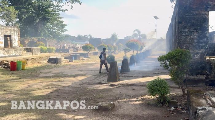 Asnawi Juru Pelihara Cagar Budaya Balai Pelestarian Kebudayaan (BPK) Wilayah V. Selama hampir 16 tahun merawat dan menjaga benteng peninggalan Belanda yang dibangun pada 1825 agar tetap lestari dan terhindar dari vandalisme, Senin (3/8/2026).