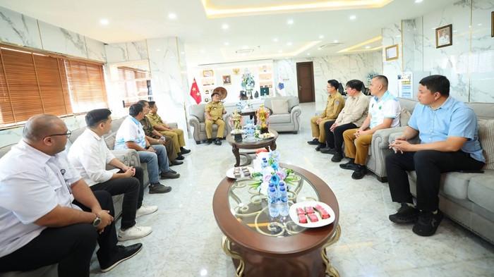 Gubernur Sulut YSK saat bertemu Pordasi Sulut pada Senin (3/8/2026). 3