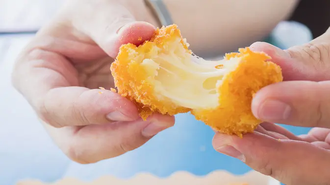 resep kentang goreng bola keju ilustrasi potato cheese ball/Image by jcomp on Freepik