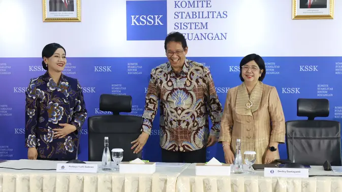 KSSK Sebut Stabilitas Sistem Keuangan Indonesia Tetap Terjaga Menteri Keuangan yang juga Ketua Komite Stabilitas Sistem Keuangan (KSSK) Purbaya Yudhi Sadewa bersama Pejabat Sementara Gubernur Bank Indonesia Destry Damayanti dan Ketua Dewan Komisioner Otoritas Jasa Keuangan (OJK) Frederica Widyasari Dewi saat menyampaikan konferensi pers hasil rapat berkala KSSK III tahun 2026 di Jakarta, Senin (3/8/2026). (KLY/ Arie Basuki)