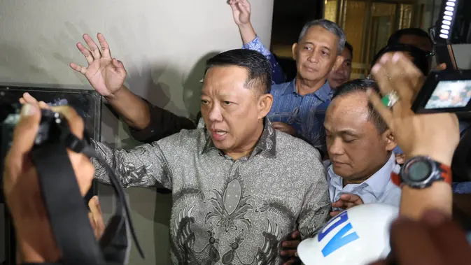 Mantan Jaksa Agung Muda Bidang Tindak Pidana Khusus (Jampidsus) Febrie Adriansyah, saat dibawa ke mobil tahanan untuk  ditahan di rutan KPK di  Gedung Kejagung, Jakarta, Jumat (24/07/2026). (KLY/ Arie Basuki)