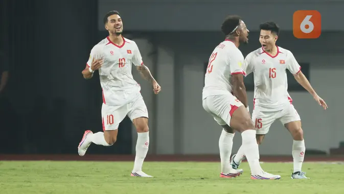 Timnas Indonesia Tumbang 0-3 dari Vietnam Penyerang Vietnam Nguyen Xuan Son (tengah) merayakan gol ketiga bersama rekan-rekannya ke gawang Timnas Indonesia pada laga Grup A Piala AFF 2026 di Stadion Pakansari, Bogor, Senin (3/8/2026). Vietnam menang 3-0 atas Timnas Indonesia dalam pertandingan tersebut. (KLY/Budy Santoso)