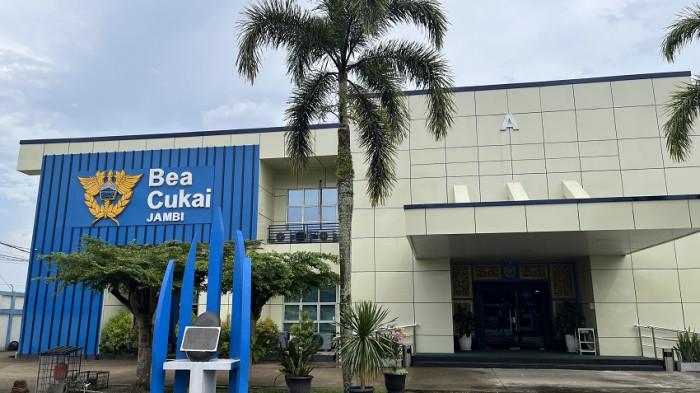 BEA CUKAI JAMBI - Kantor Pengawasan dan Pelayanan Bea dan Cukai (KPPBC) Tipe Madya Pabean B Jambi di Jalan Yos Sudarso Nomor 3, Kasang Jaya, Kecamatan Jambi Timur, Kota Jambi.
