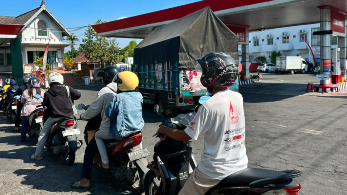 Pantauan TribunStyle.com Rabu 29 Juli 2026 Wahyu harus menunggu untuk mendapatkan Pertalite bisa mencapai sekitar 30 menit.