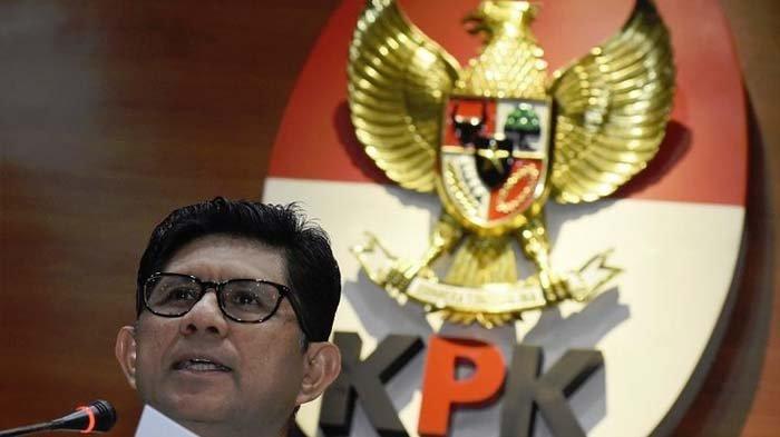Wakil Ketua KPK Laode M Syarif menyampaikan keterangan pers tentang penetapan tersangka kasus dugaan suap perdagangan minyak mentah dan produk kilang Pertamina Energy Service Pte. Ltd. (PES) yang merupakan Subsidiary Company Pertamina di Gedung Merah Putih KPK, Jakarta, Selasa (10/9/2019). KPK menetapkan Managing Director PES periode 2009-2013 yang juga Dirut Pertamina Energy Trading (PETRAL) periode 2012 - 2015 Bambang Irianto sebagai tersangka kasus dugaan suap di sektor migas karena diduga menerima uang senilai 2,9 juta dolar Amerika Serikat terkait perdagangan minyak mentah dan produk kilang di PES. ANTARA FOTO/Indrianto Eko Suwarso/wsj.