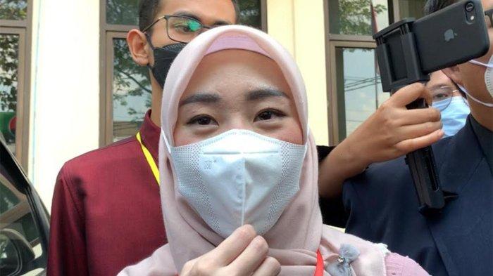 Larissa Chou usai jalani sidang di Pengadilan Agama Cibinong, Kabupaten Bogor, Rabu (16/6/2021).