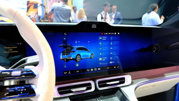2026 Mercedes-Benz GLC With EQ Technology Live Photos