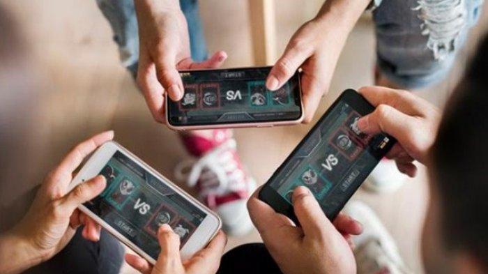 Ilustrasi Bermain Game Online melalui Aplikasi di Smartpone.
