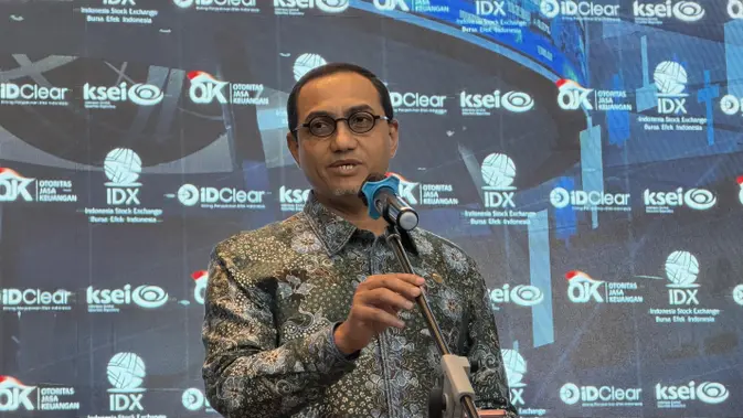 Kepala Eksekutif Pengawas Pasar Modal, Keuangan Derivatif dan Bursa Karbon OJK, Hasan Fawzi, Rabu (13/5/2026). (Foto: Liputan6.com/Tira Santia)